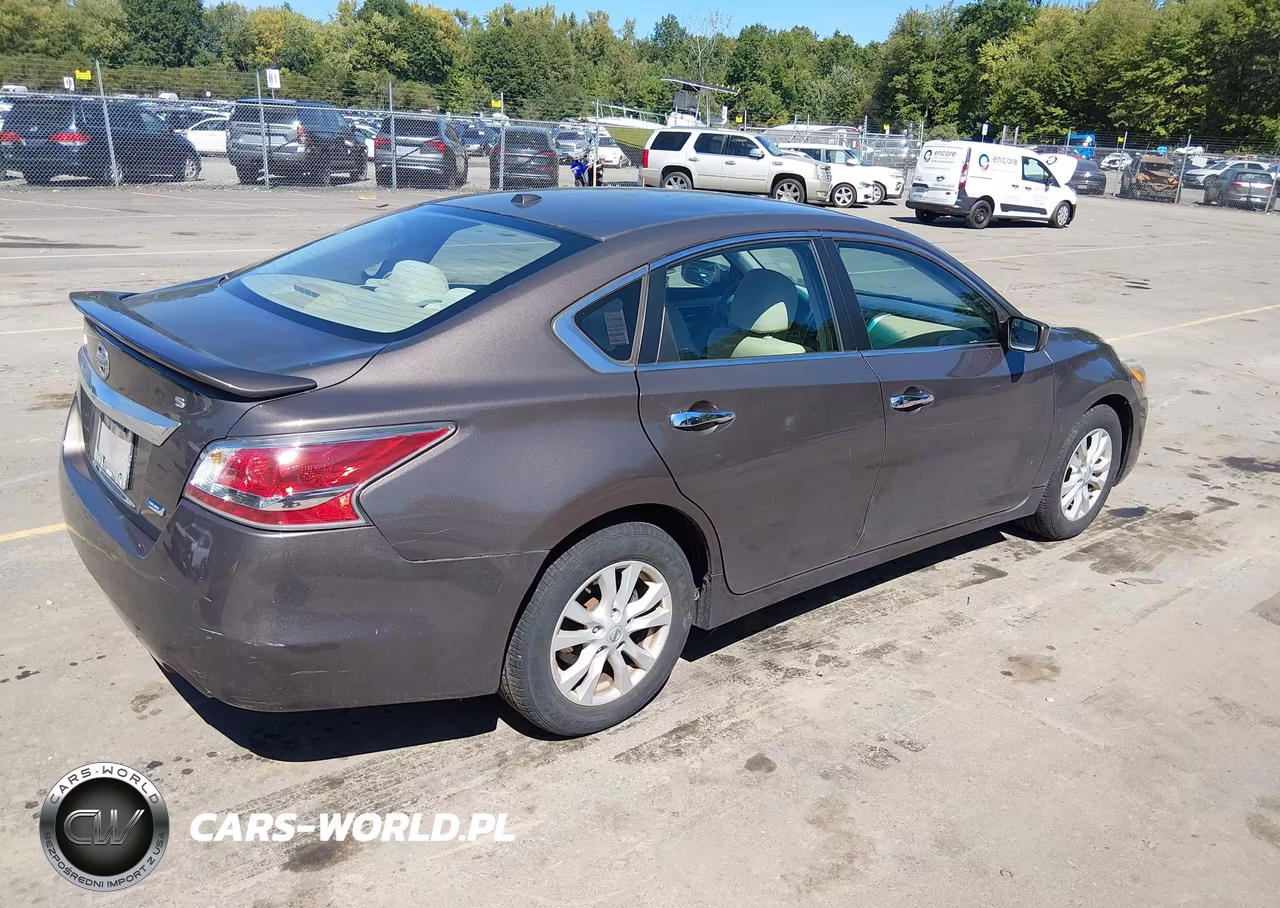 2014 Nissan Altima 2.5 S VIN:1N4AL3AP8EN250269 - 4