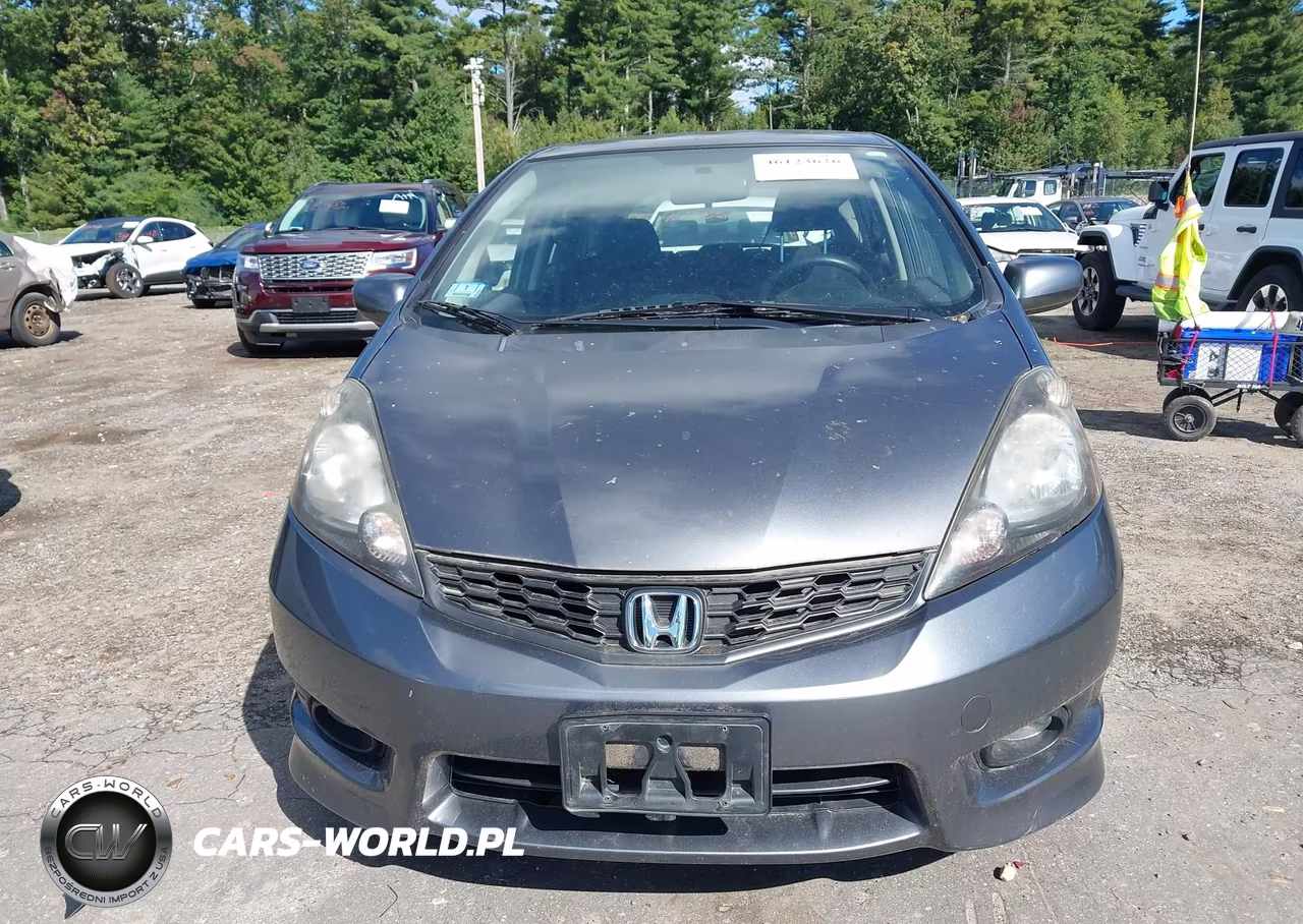 2013 Honda Fit Sport VIN:JHMGE8H5XDC060935 - 12