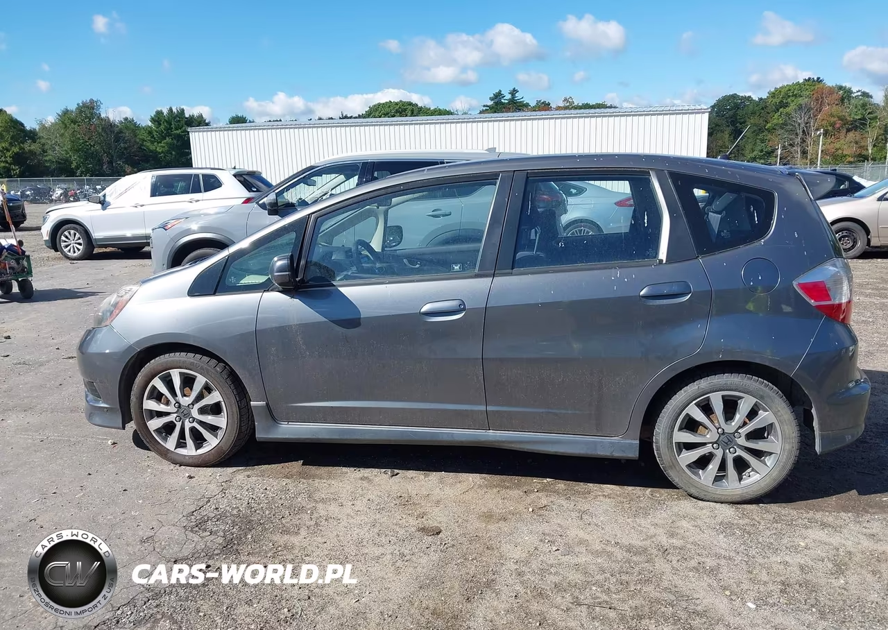 2013 Honda Fit Sport VIN:JHMGE8H5XDC060935 - 14