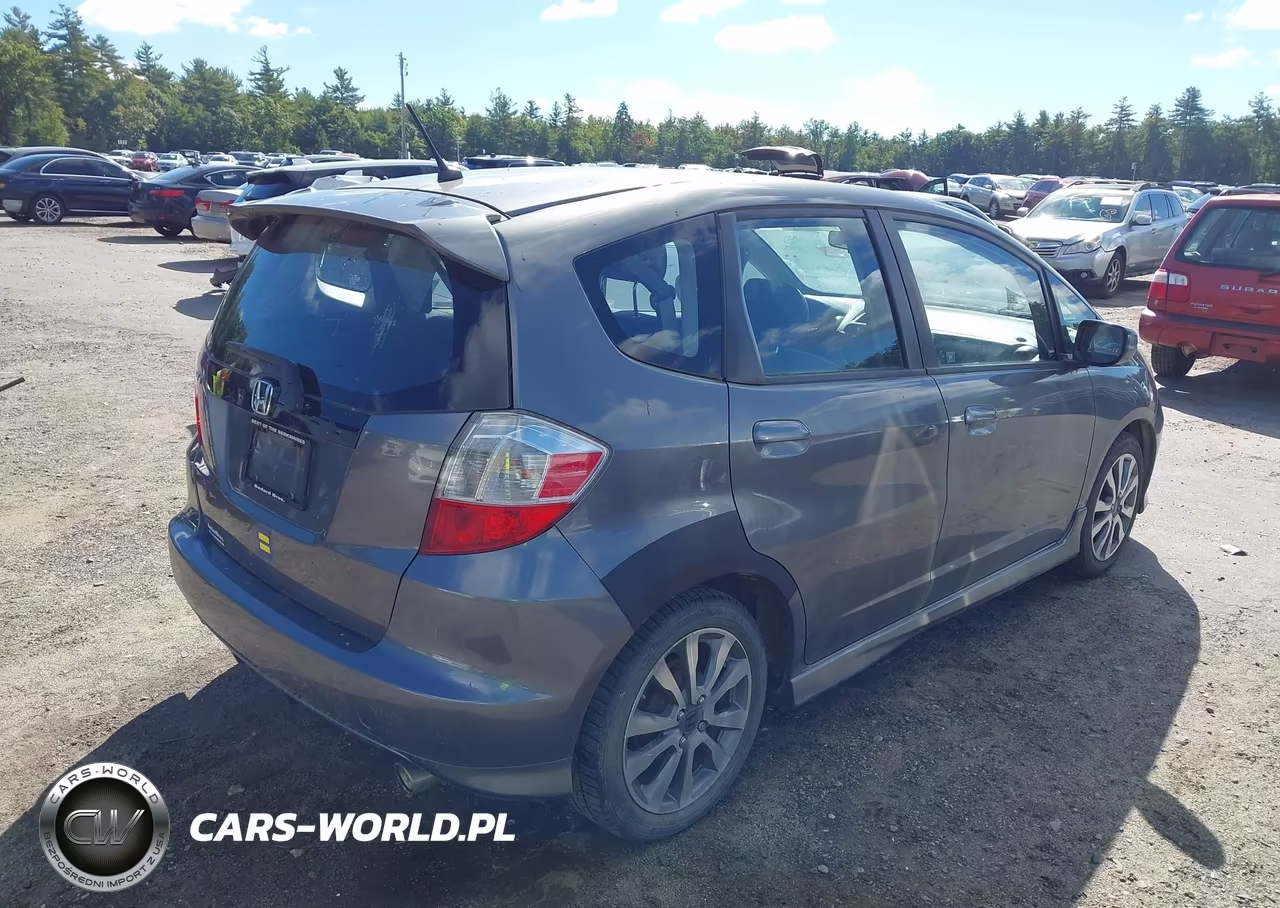 2013 Honda Fit Sport VIN:JHMGE8H5XDC060935 - 4