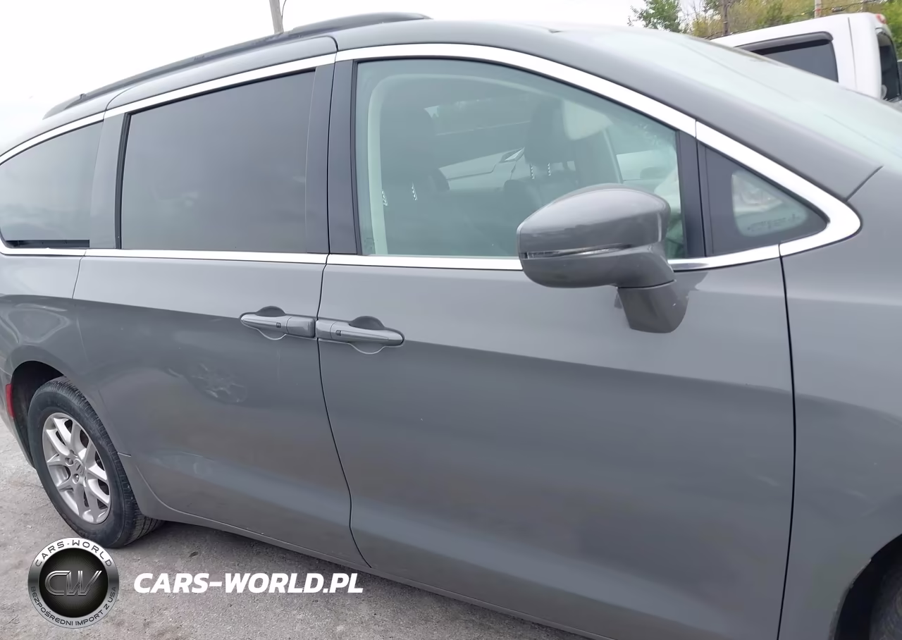 2022 Chrysler Pacifica Touring L VIN:2C4RC1BG7NR197938 - 13