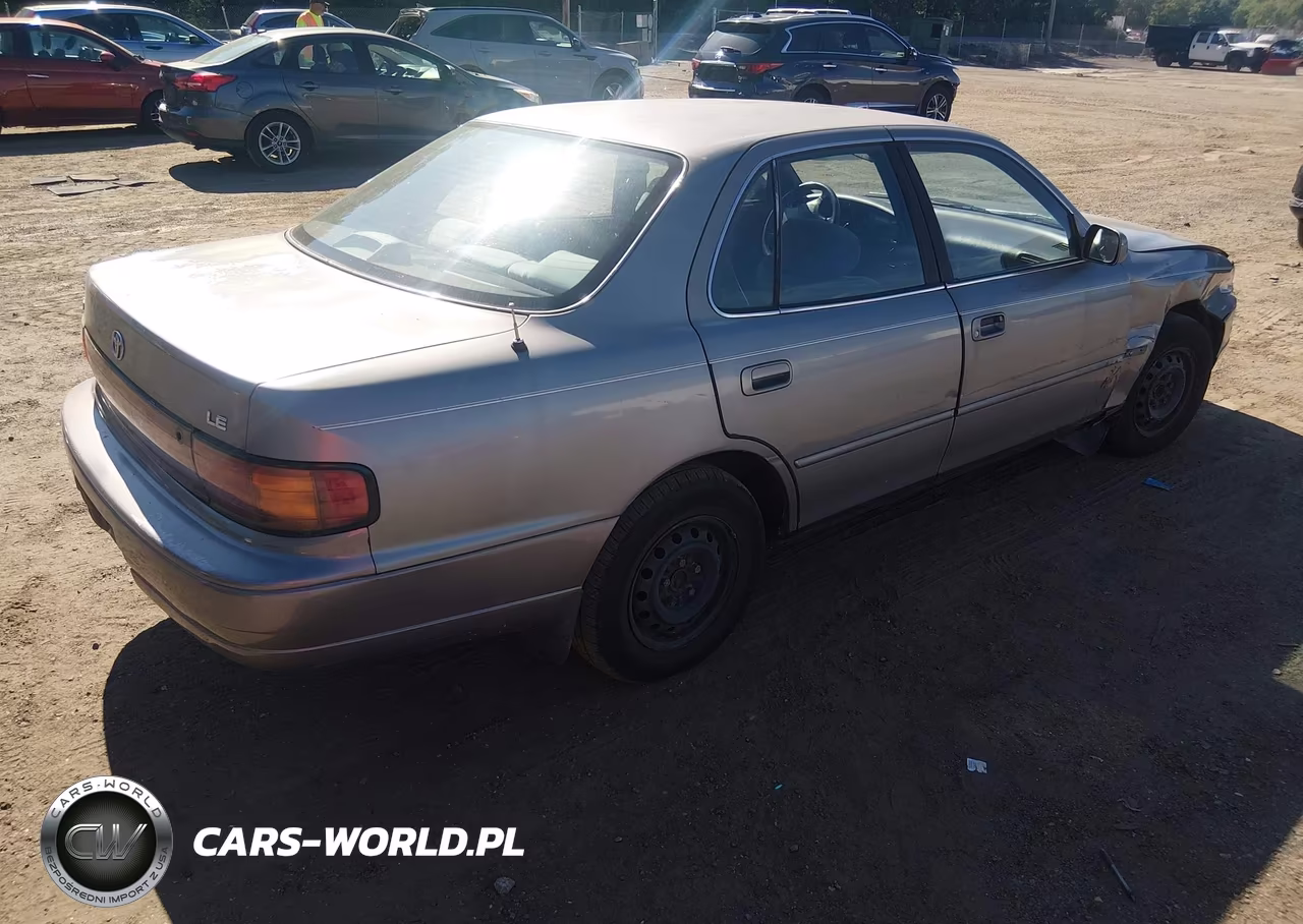 1993 Toyota Camry Le VIN:4T1SK12E2PU241882 - 4