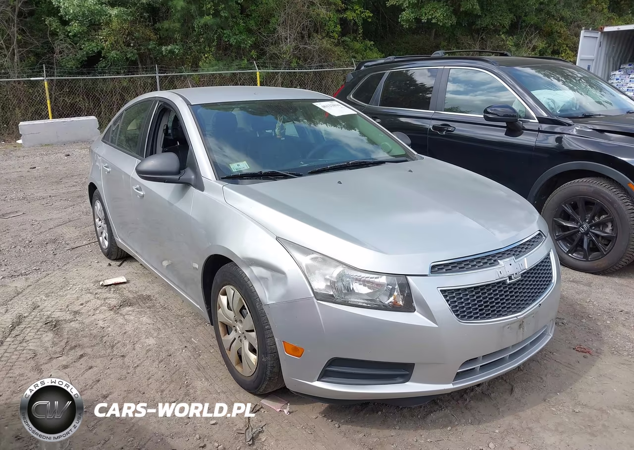2013 Chevrolet Cruze Ls Auto – zdjęcie 1 z 11