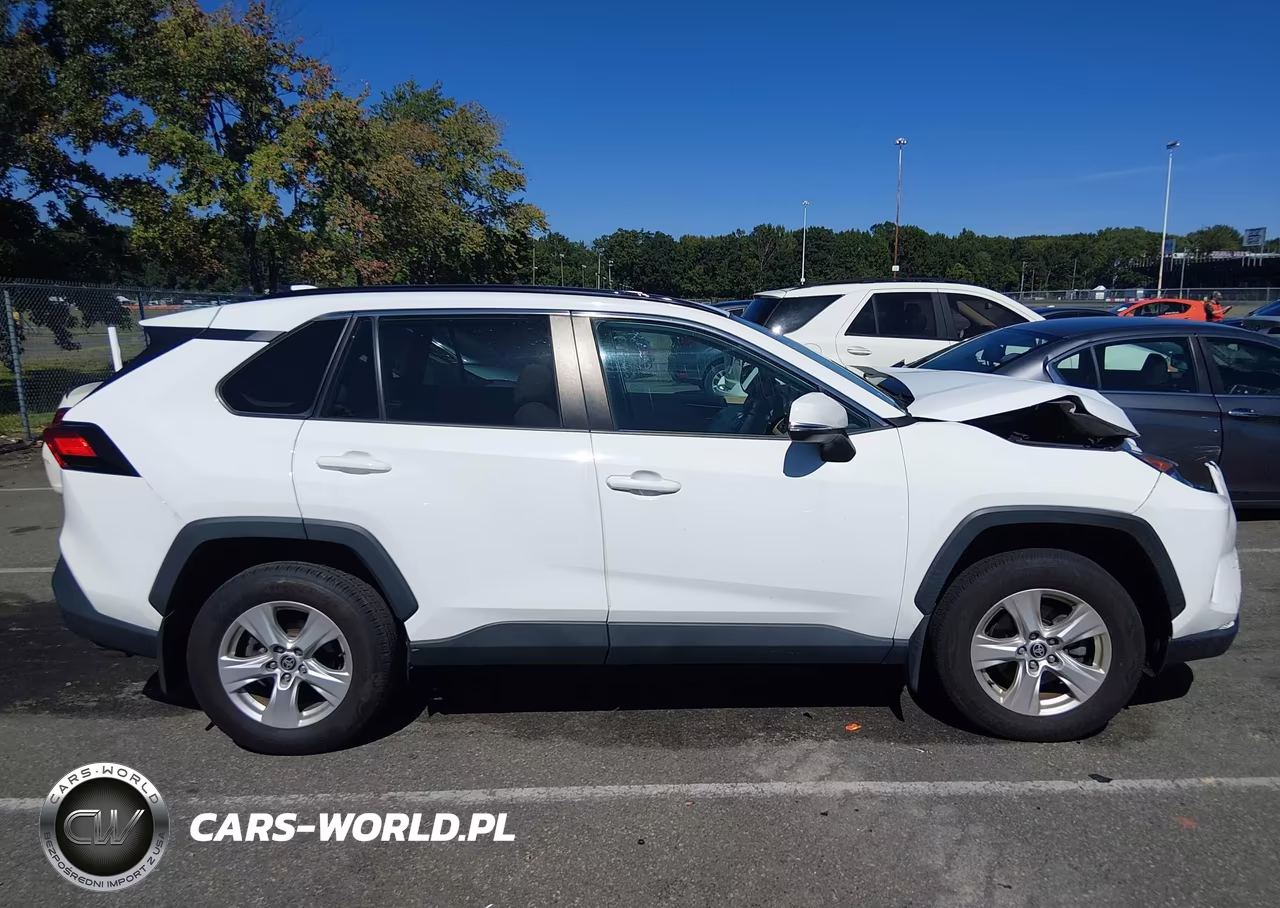 2021 Toyota Rav4 Xle VIN:2T3P1RFV7MC195973 - 13