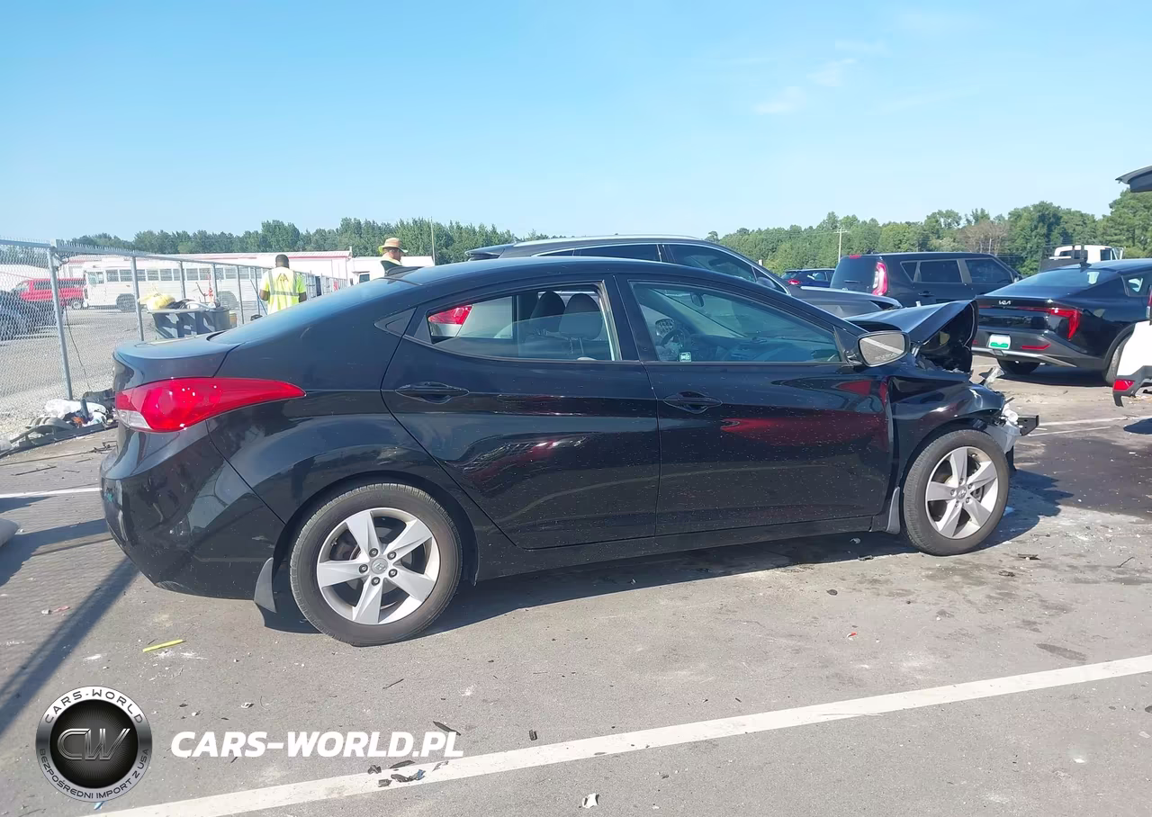 2013 Hyundai Elantra Gls VIN:5NPDH4AEXDH393915 - 13