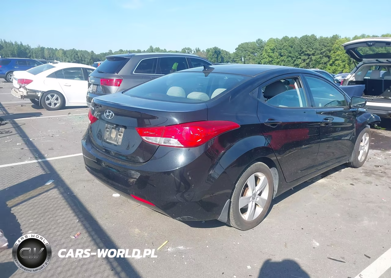 2013 Hyundai Elantra Gls VIN:5NPDH4AEXDH393915 - 4