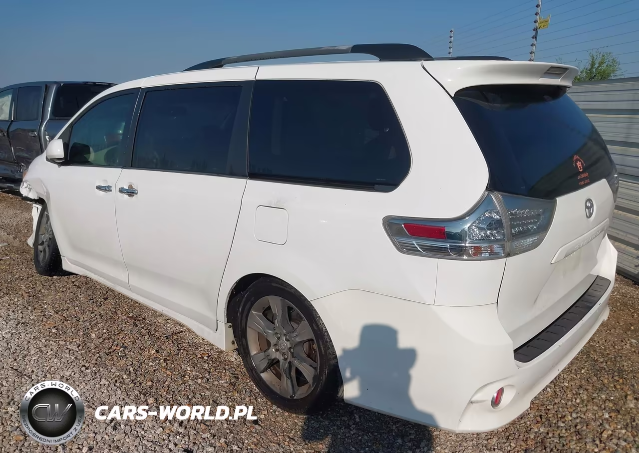 2013 Toyota Sienna Se 8 Passenger VIN:5TDXK3DC3DS329972 - 3