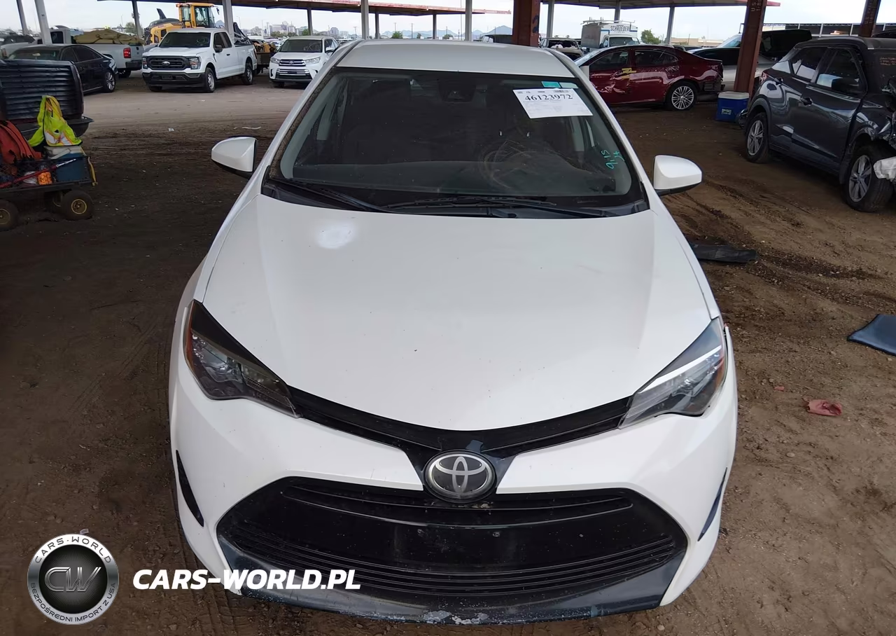 2018 Toyota Corolla Le VIN:5YFBURHE8JP797624 - 12