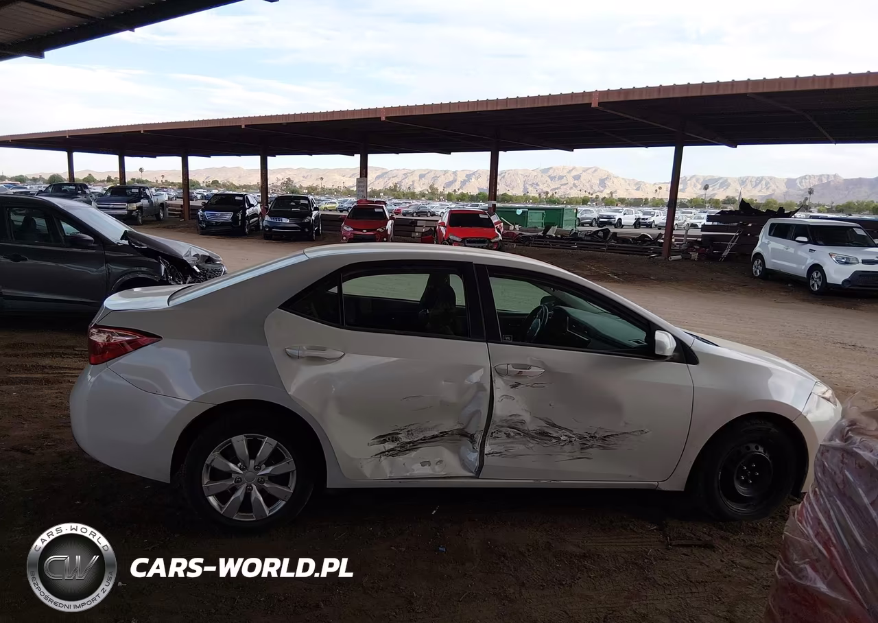 2018 Toyota Corolla Le VIN:5YFBURHE8JP797624 - 13
