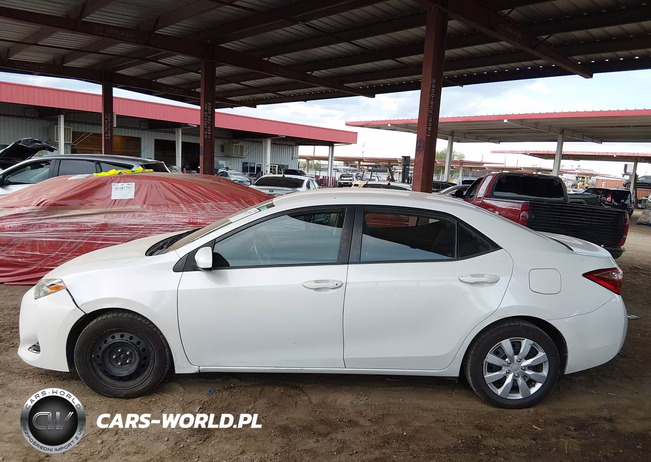 2018 Toyota Corolla Le VIN:5YFBURHE8JP797624 - 14