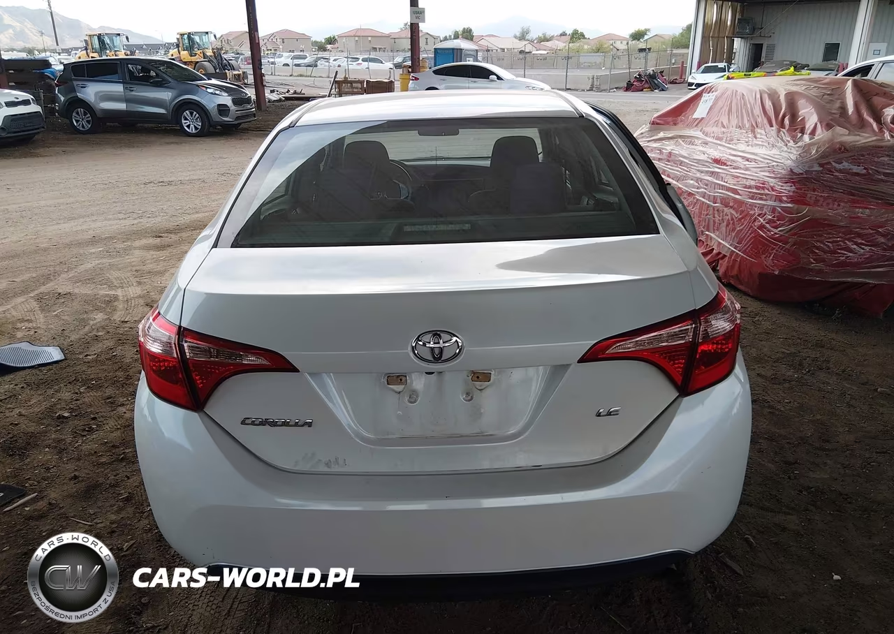 2018 Toyota Corolla Le VIN:5YFBURHE8JP797624 - 16