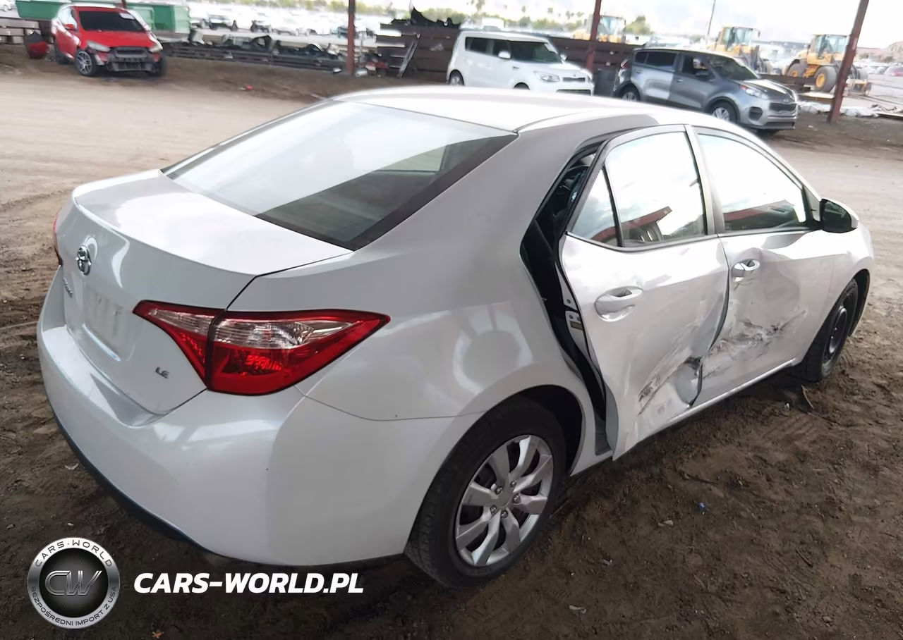 2018 Toyota Corolla Le VIN:5YFBURHE8JP797624 - 4