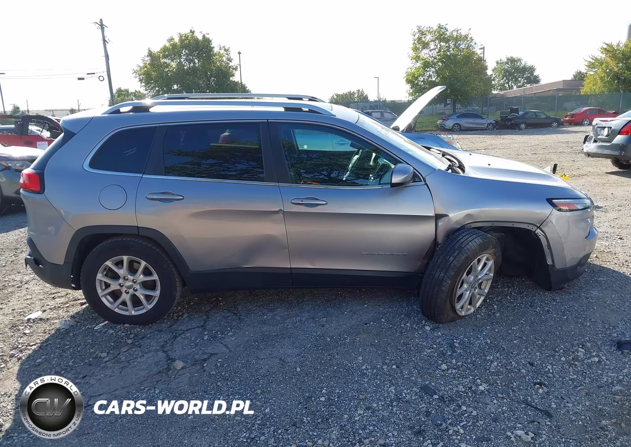 2016 Jeep Cherokee Latitude VIN:1C4PJMCS2GW105873 - 13