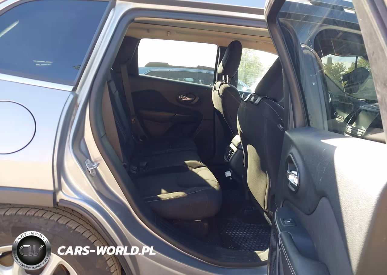 2016 Jeep Cherokee Latitude VIN:1C4PJMCS2GW105873 - 8