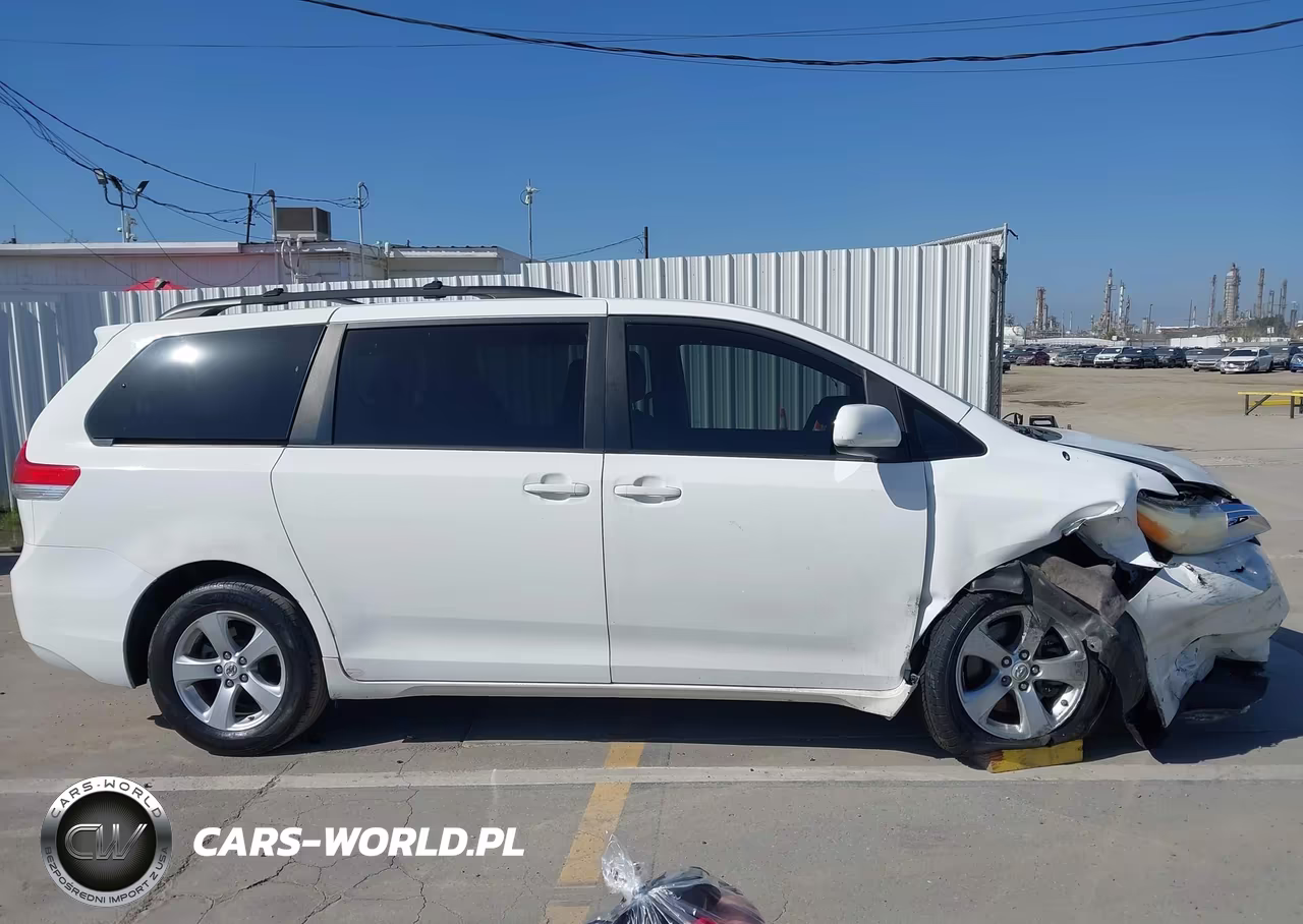 2012 Toyota Sienna Le V6 8 Passenger VIN:5TDKK3DC2CS186540 - 13