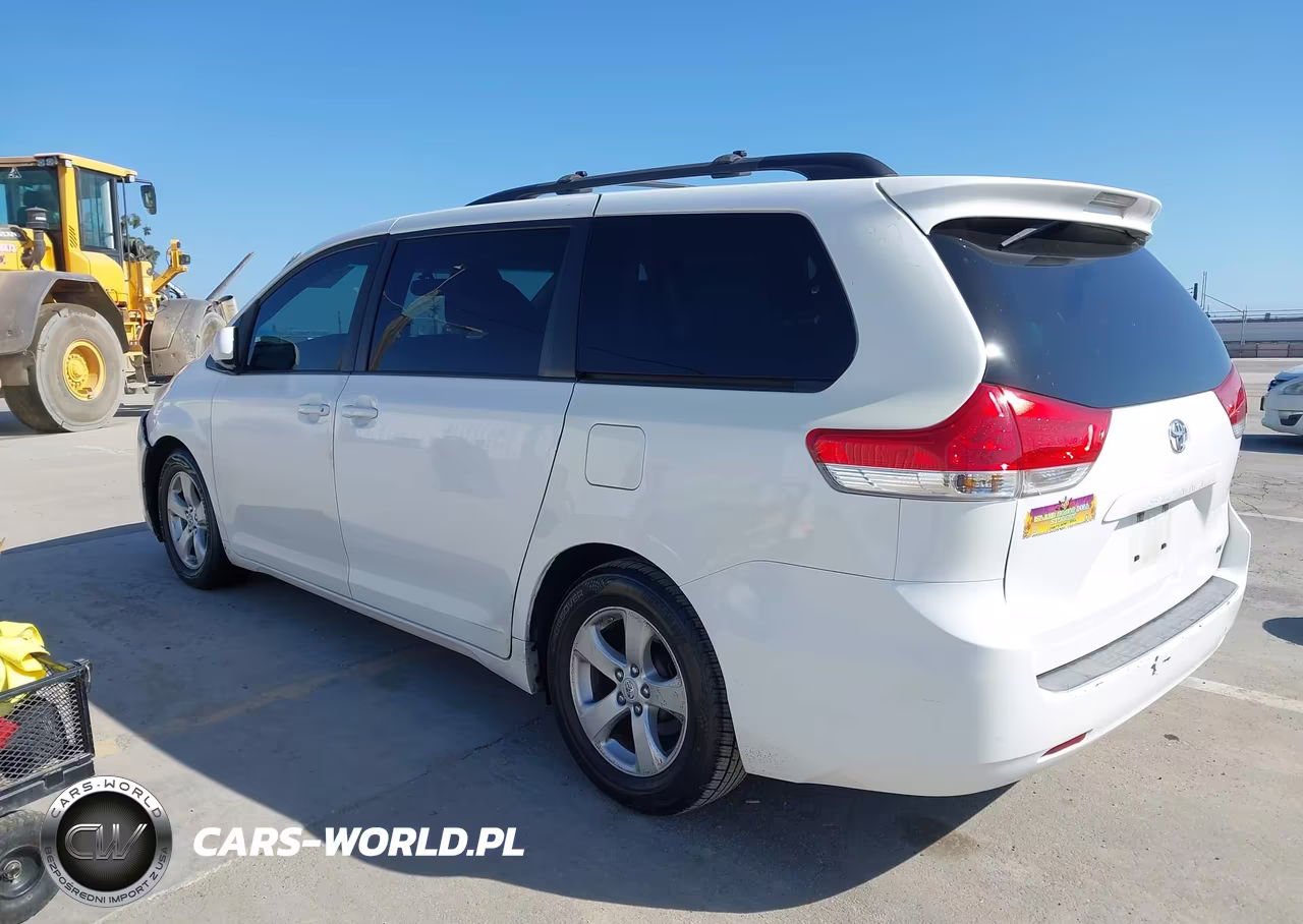 2012 Toyota Sienna Le V6 8 Passenger VIN:5TDKK3DC2CS186540 - 3