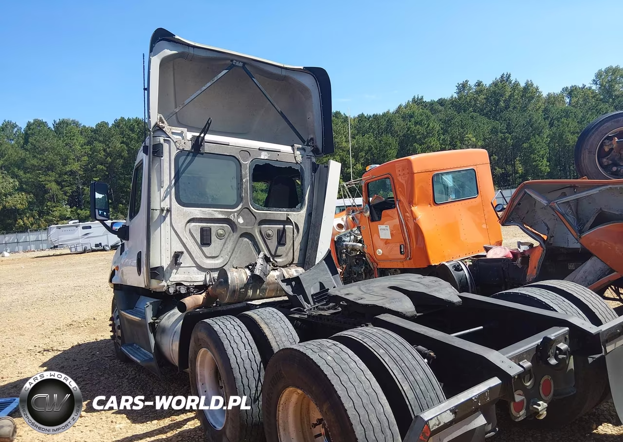 2016 Freightliner Cascadia 125 VIN:3AKJGEBG0GSHC5397 - 3