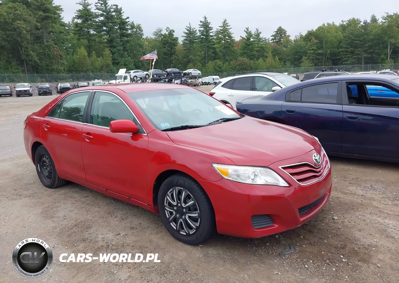 2010 Toyota Camry Le – zdjęcie 1 z 14