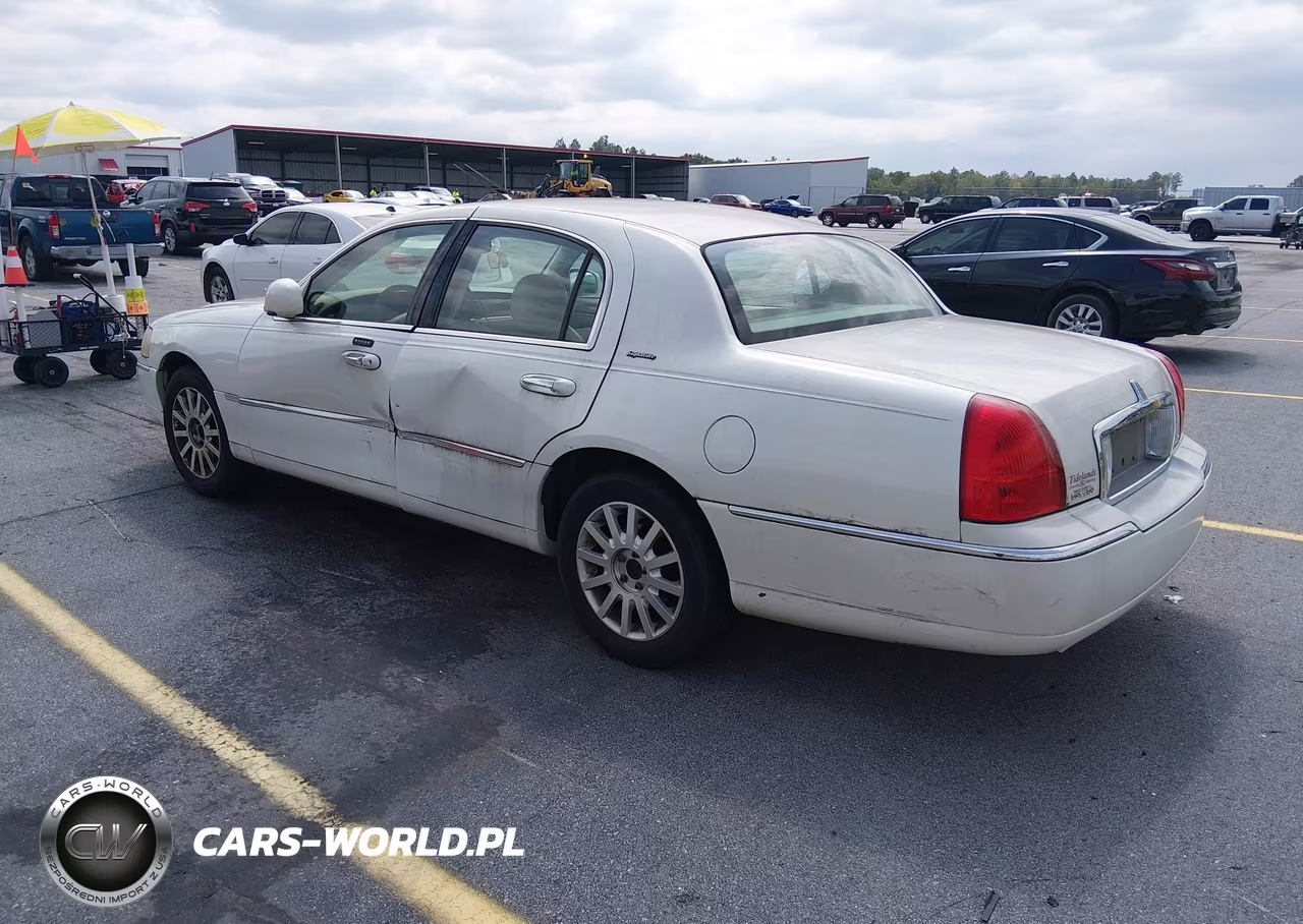 2006 Lincoln Town Car Signature VIN:1LNHM81VX6Y648368 - 3