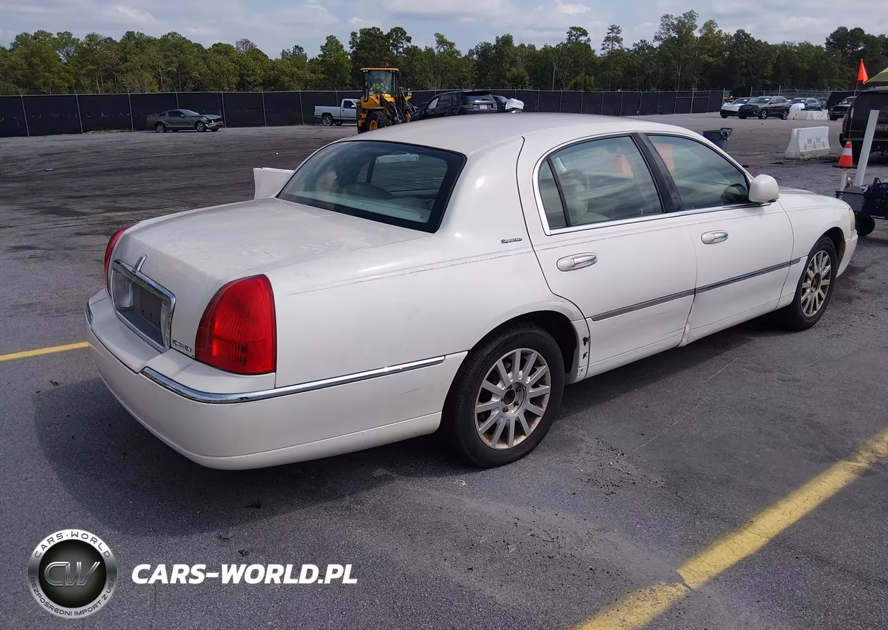 2006 Lincoln Town Car Signature VIN:1LNHM81VX6Y648368 - 4