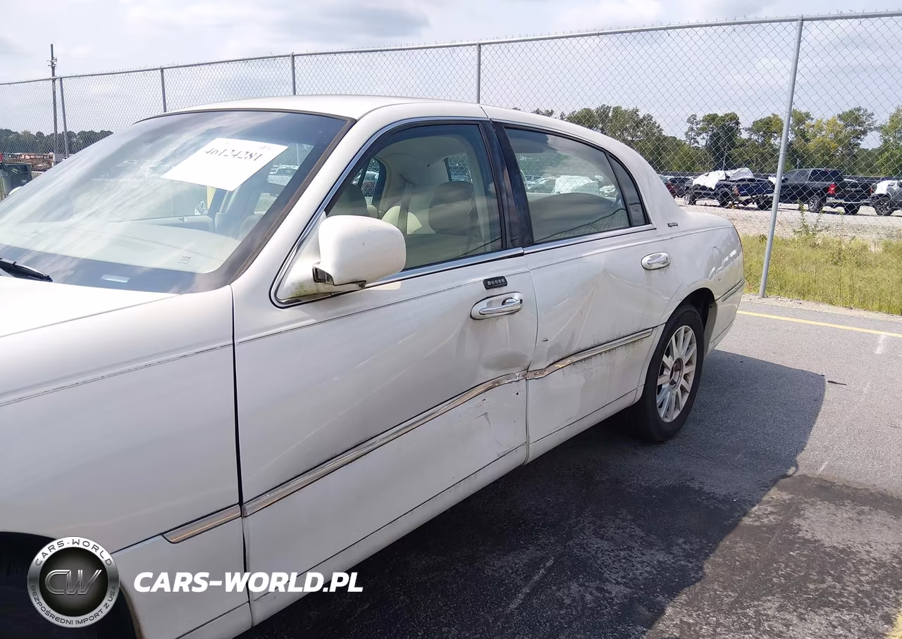 2006 Lincoln Town Car Signature VIN:1LNHM81VX6Y648368 - 6