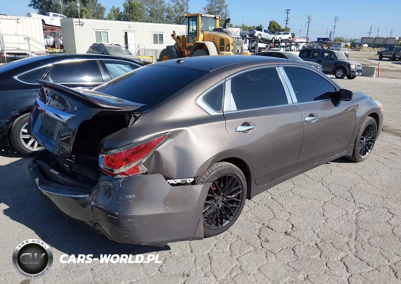 2015 Nissan Altima 2.5 S VIN:1N4AL3AP6FC465002 - 4