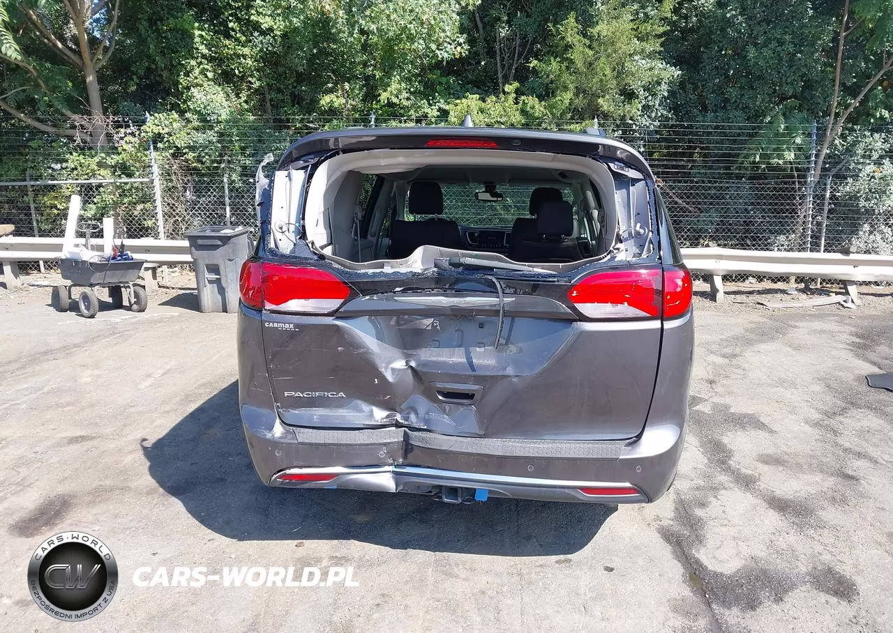 2017 Chrysler Pacifica Touring-L VIN:2C4RC1BG6HR638091 - 16