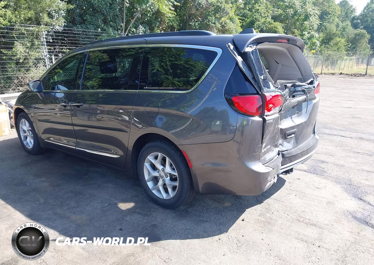 2017 Chrysler Pacifica Touring-L VIN:2C4RC1BG6HR638091 - 3