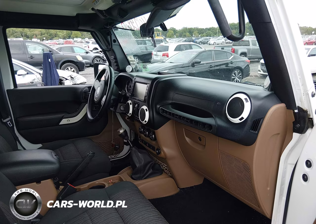 2012 Jeep Wrangler Unlimited Rubicon VIN:1C4BJWFG3CL278018 - 5