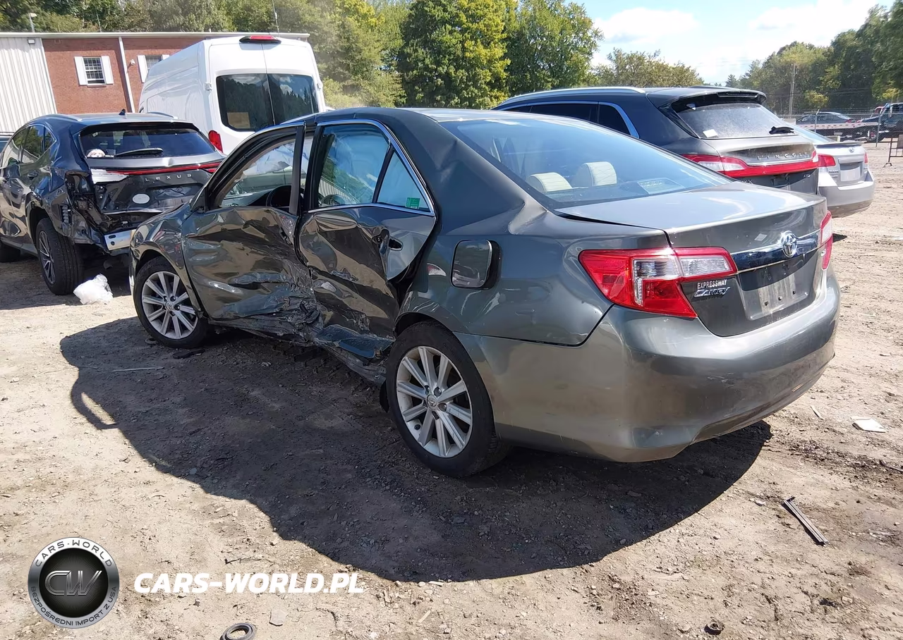 2014 Toyota Camry Xle VIN:4T4BF1FK0ER346024 - 3