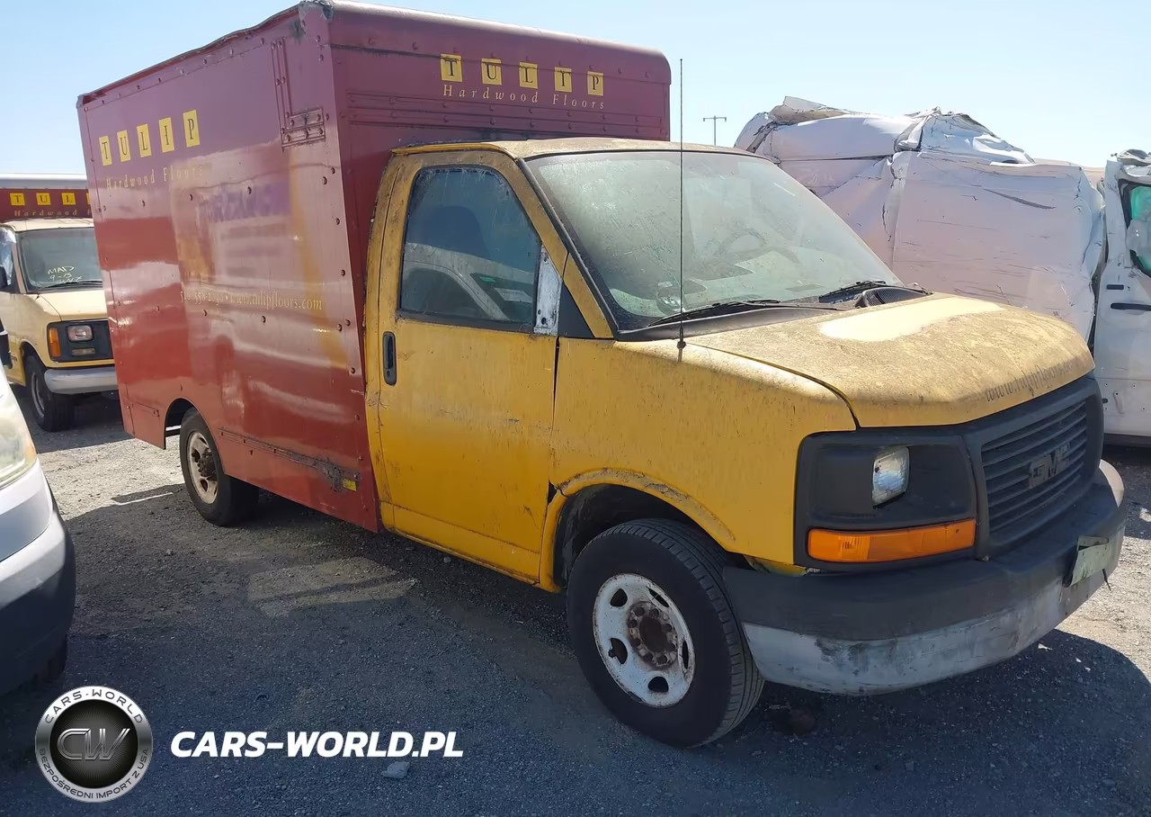 2004 GMC Savana Cutaway Standard