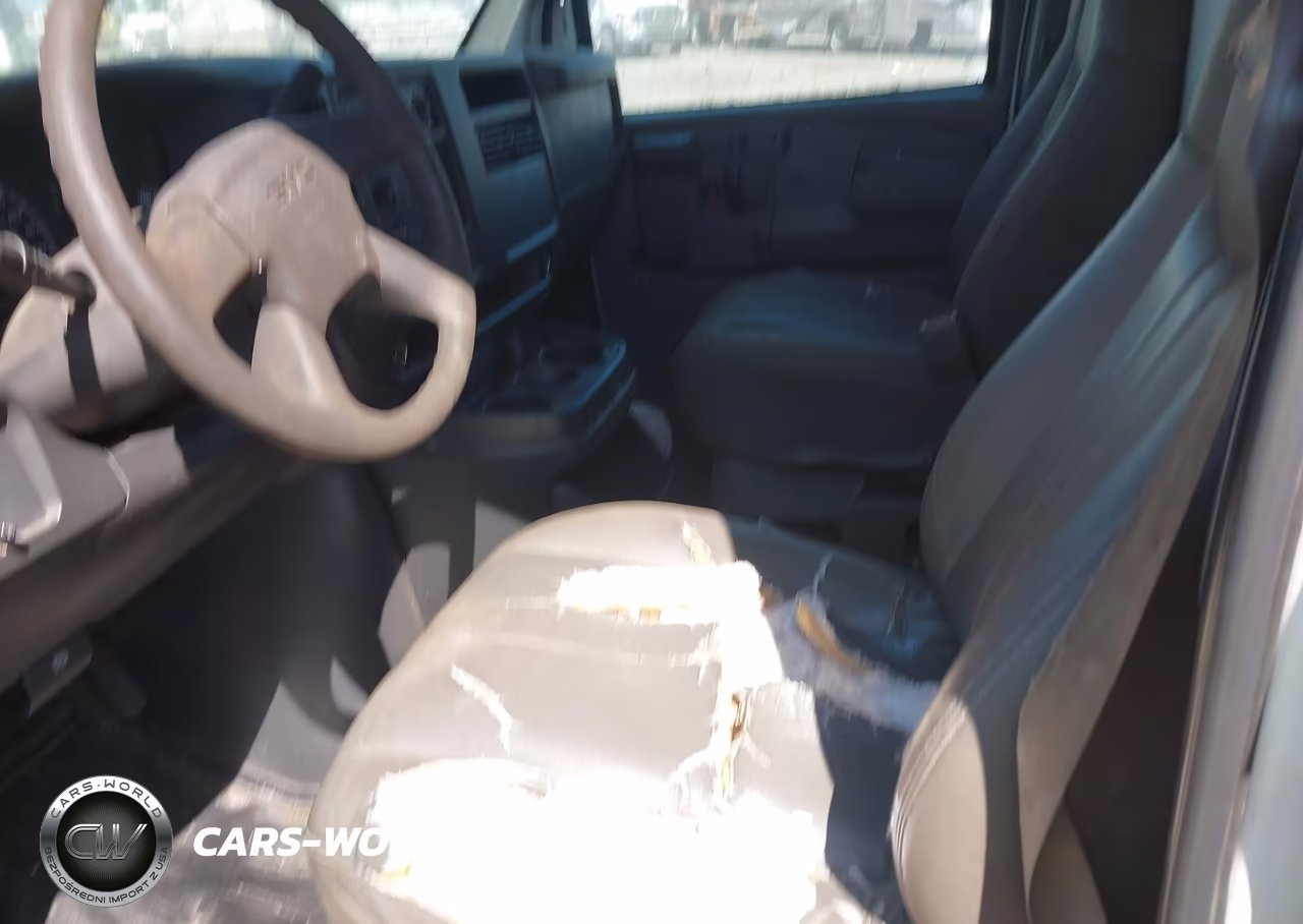 2004 GMC Savana Cutaway Standard VIN:1GDGG31V341907939 - 6