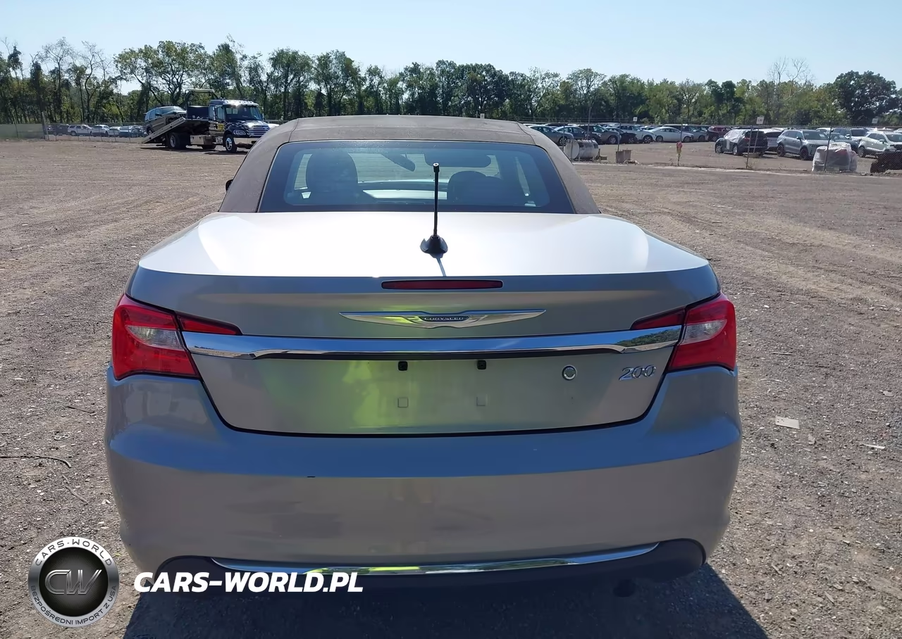 2014 Chrysler 200 Touring VIN:1C3BCBEB7EN158310 - 17