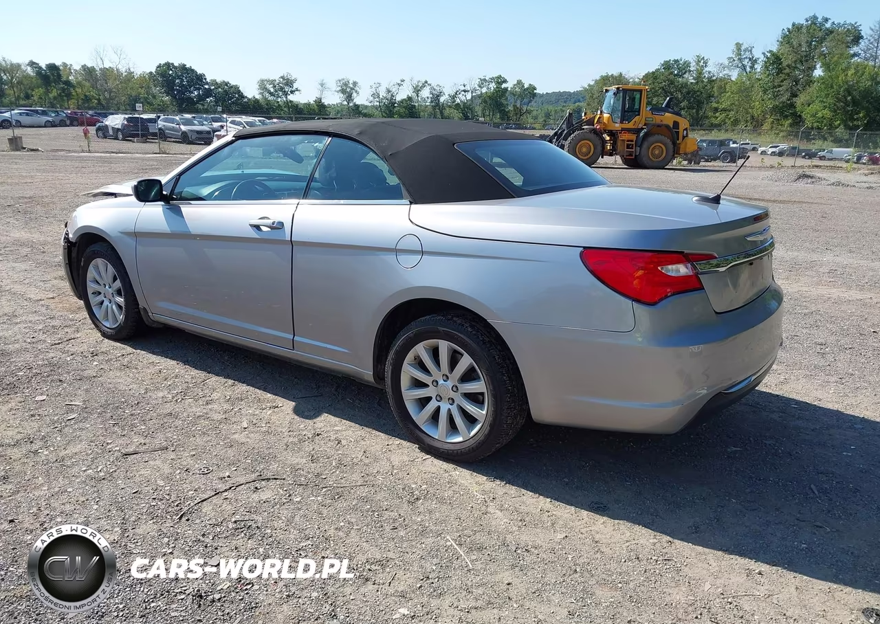 2014 Chrysler 200 Touring VIN:1C3BCBEB7EN158310 - 3