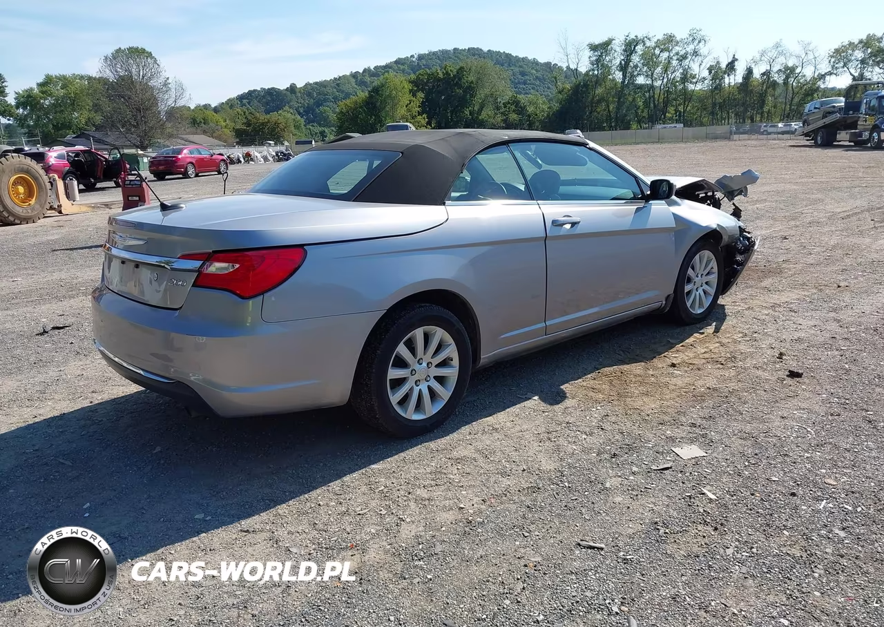 2014 Chrysler 200 Touring VIN:1C3BCBEB7EN158310 - 4