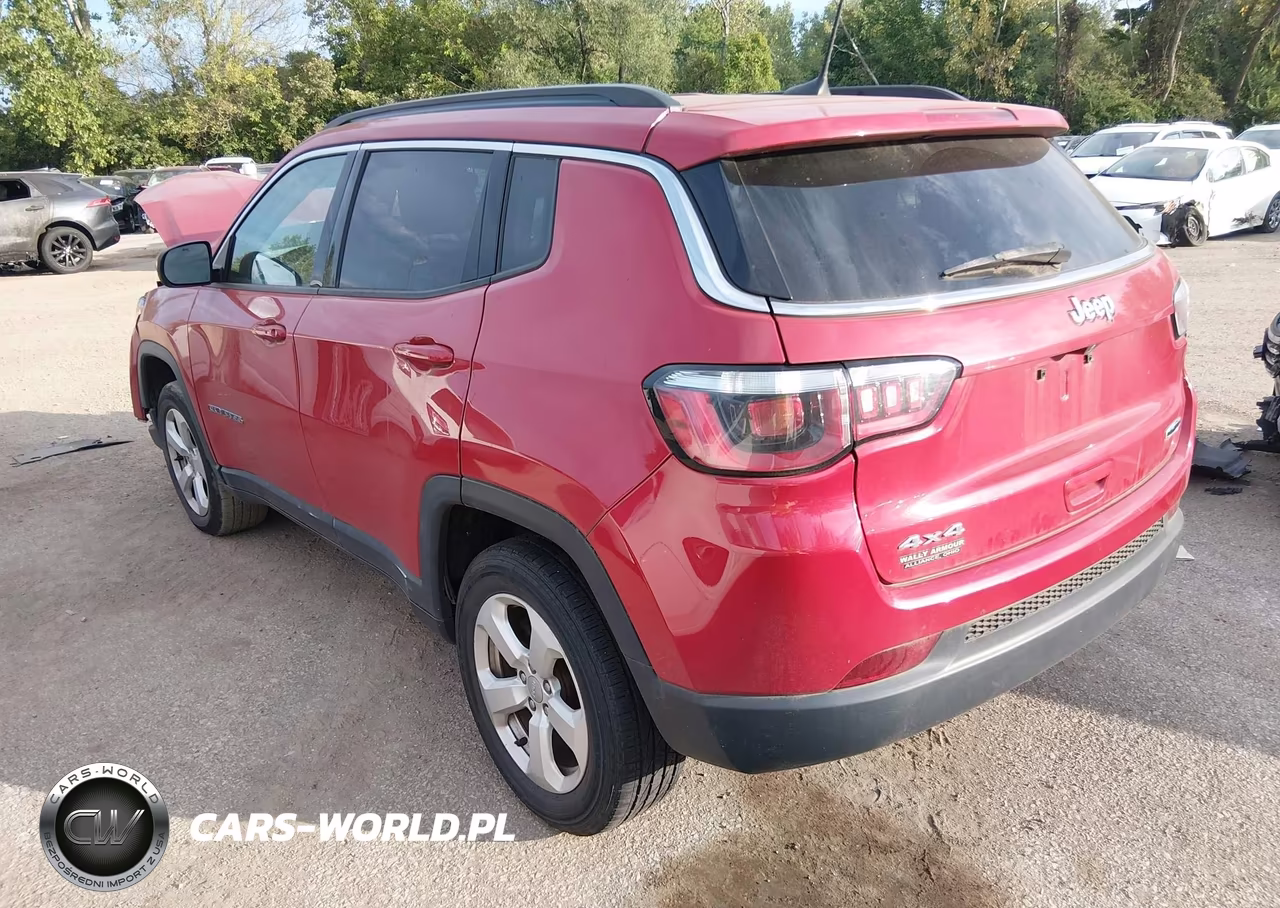 2018 Jeep Compass Latitude 4X4 VIN:3C4NJDBBXJT192136 - 3