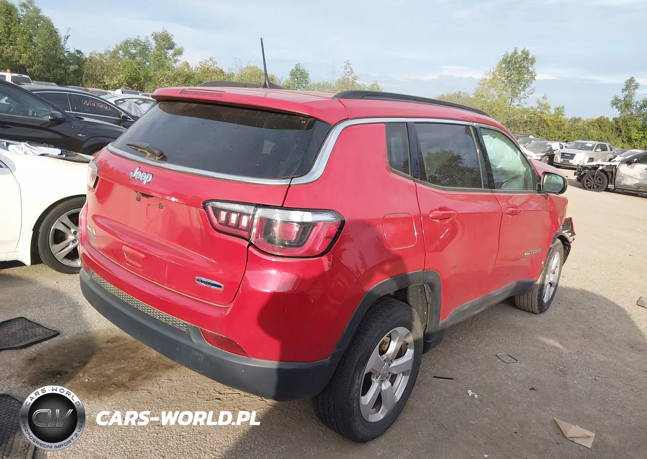 2018 Jeep Compass Latitude 4X4 VIN:3C4NJDBBXJT192136 - 4