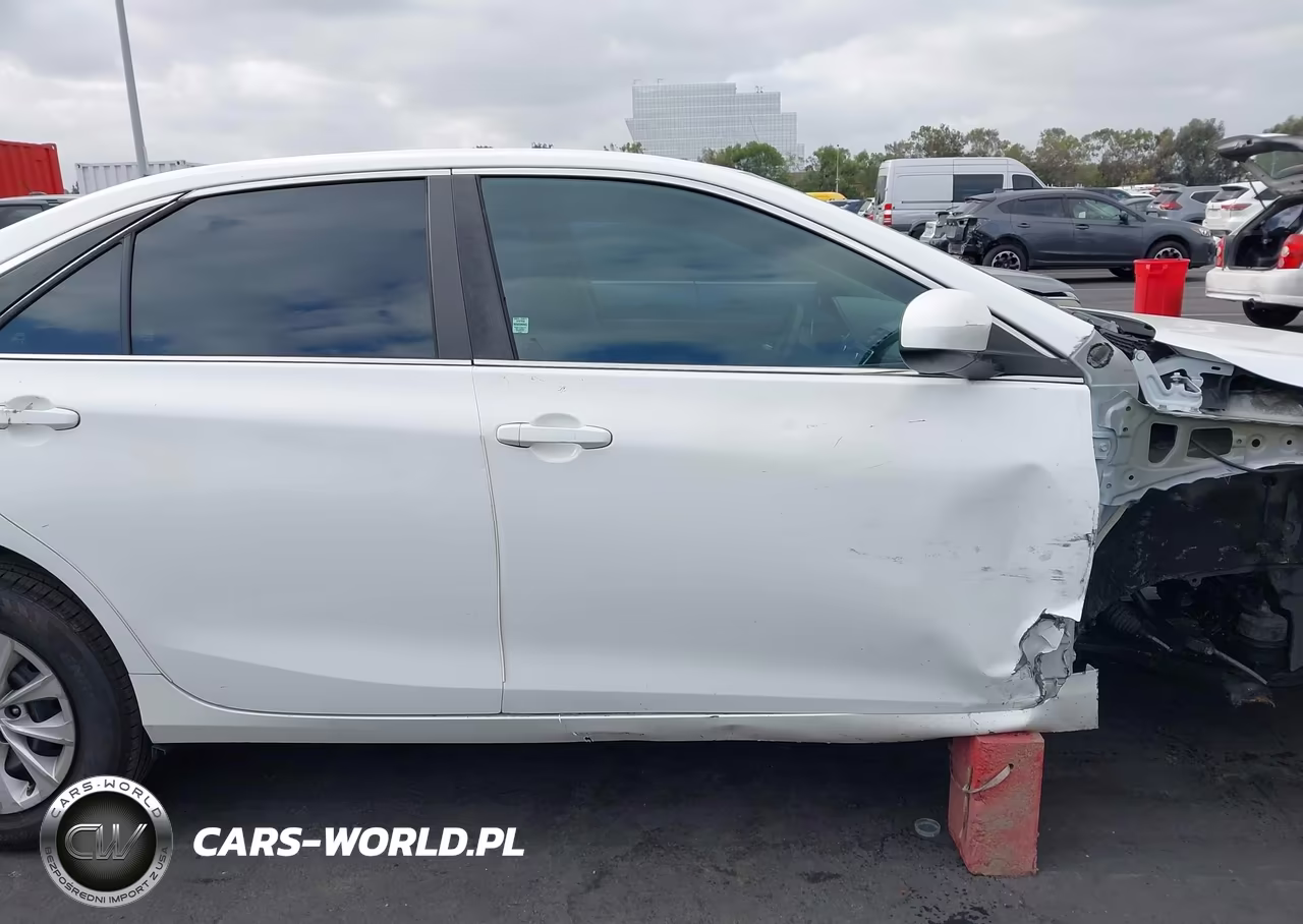 2017 Toyota Camry Le VIN:4T1BF1FKXHU662013 - 14