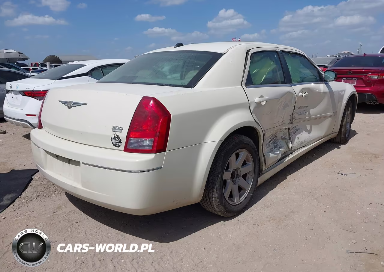 2005 Chrysler 300 Touring VIN:2C3AA53G15H636134 - 4