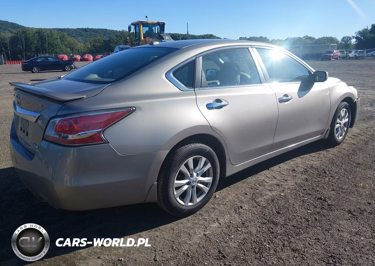 2014 Nissan Altima 2.5 S VIN:1N4AL3AP3EC142248 - 4