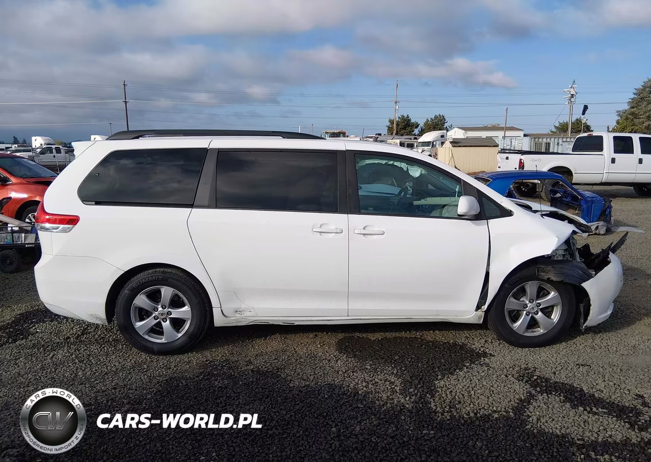 2011 Toyota Sienna Le V6 VIN:5TDKK3DC7BS115204 - 13
