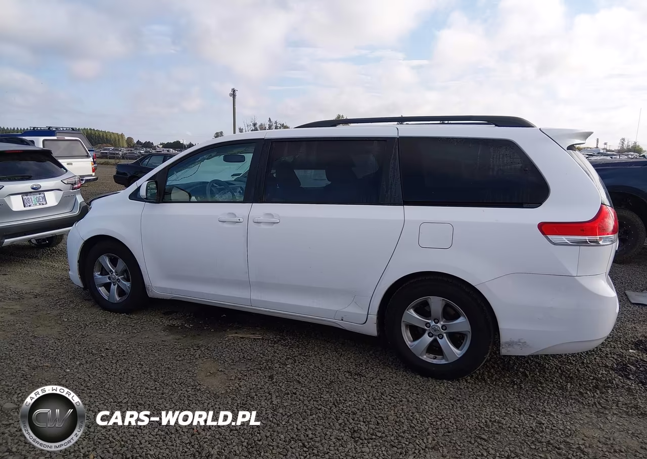 2011 Toyota Sienna Le V6 VIN:5TDKK3DC7BS115204 - 14