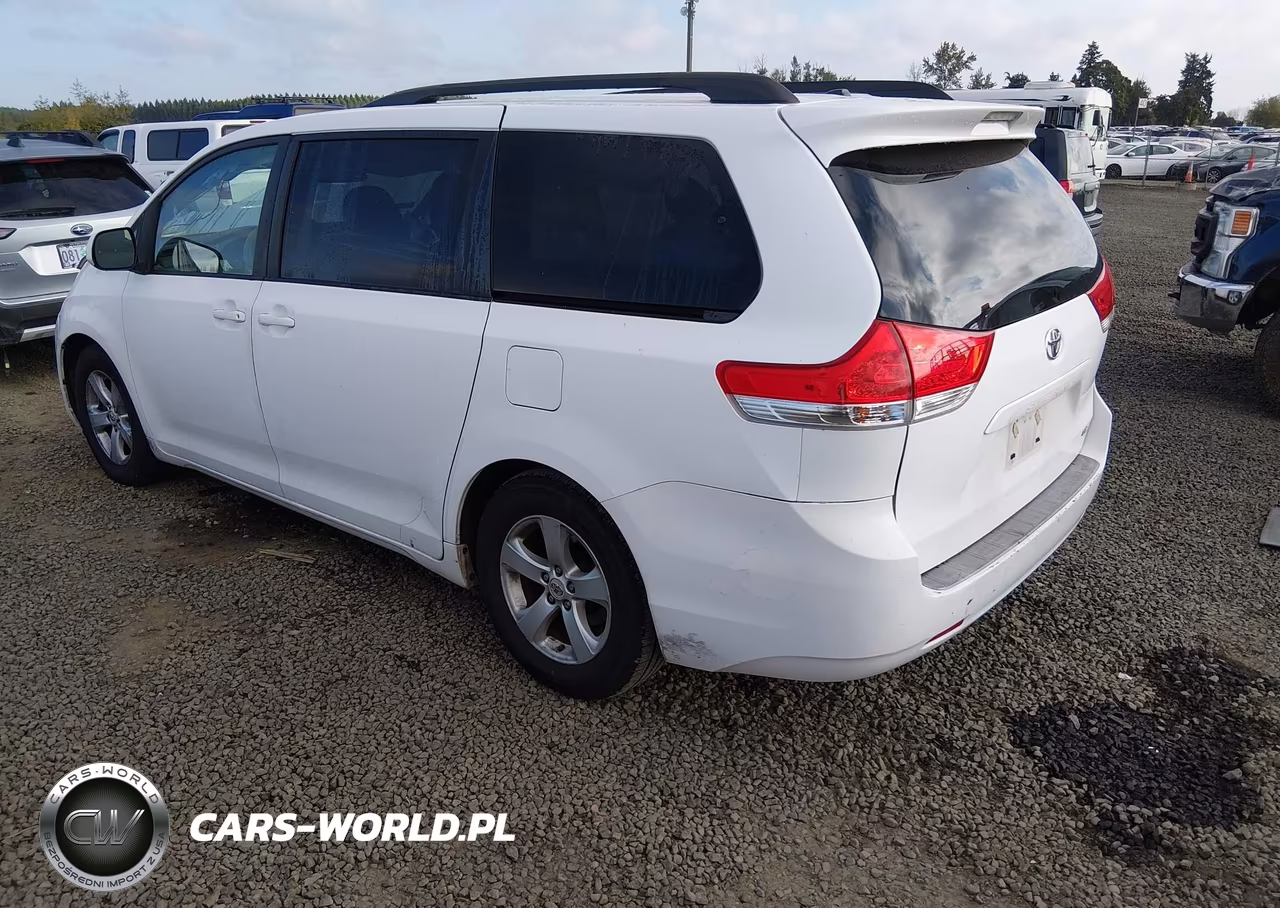 2011 Toyota Sienna Le V6 VIN:5TDKK3DC7BS115204 - 3