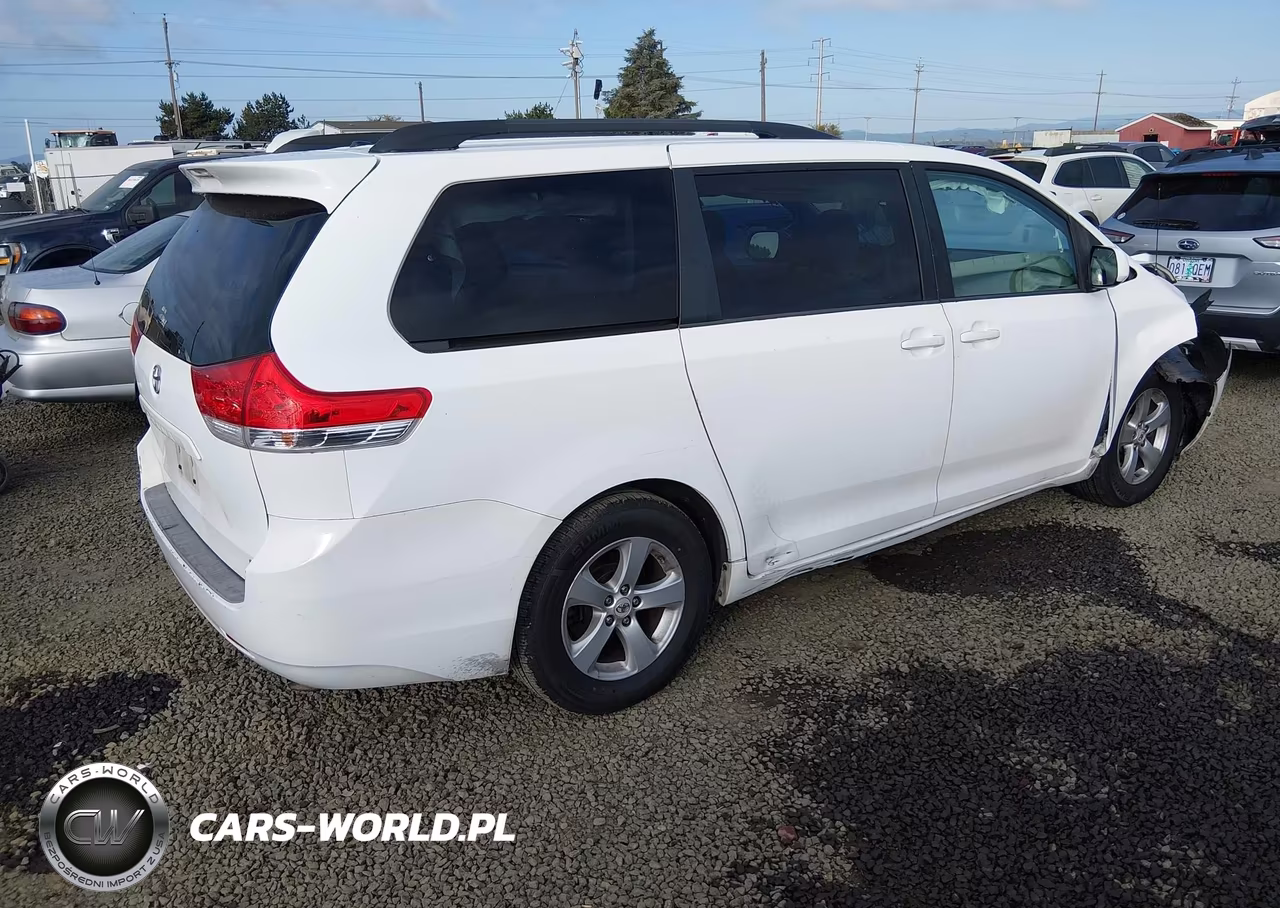2011 Toyota Sienna Le V6 VIN:5TDKK3DC7BS115204 - 4