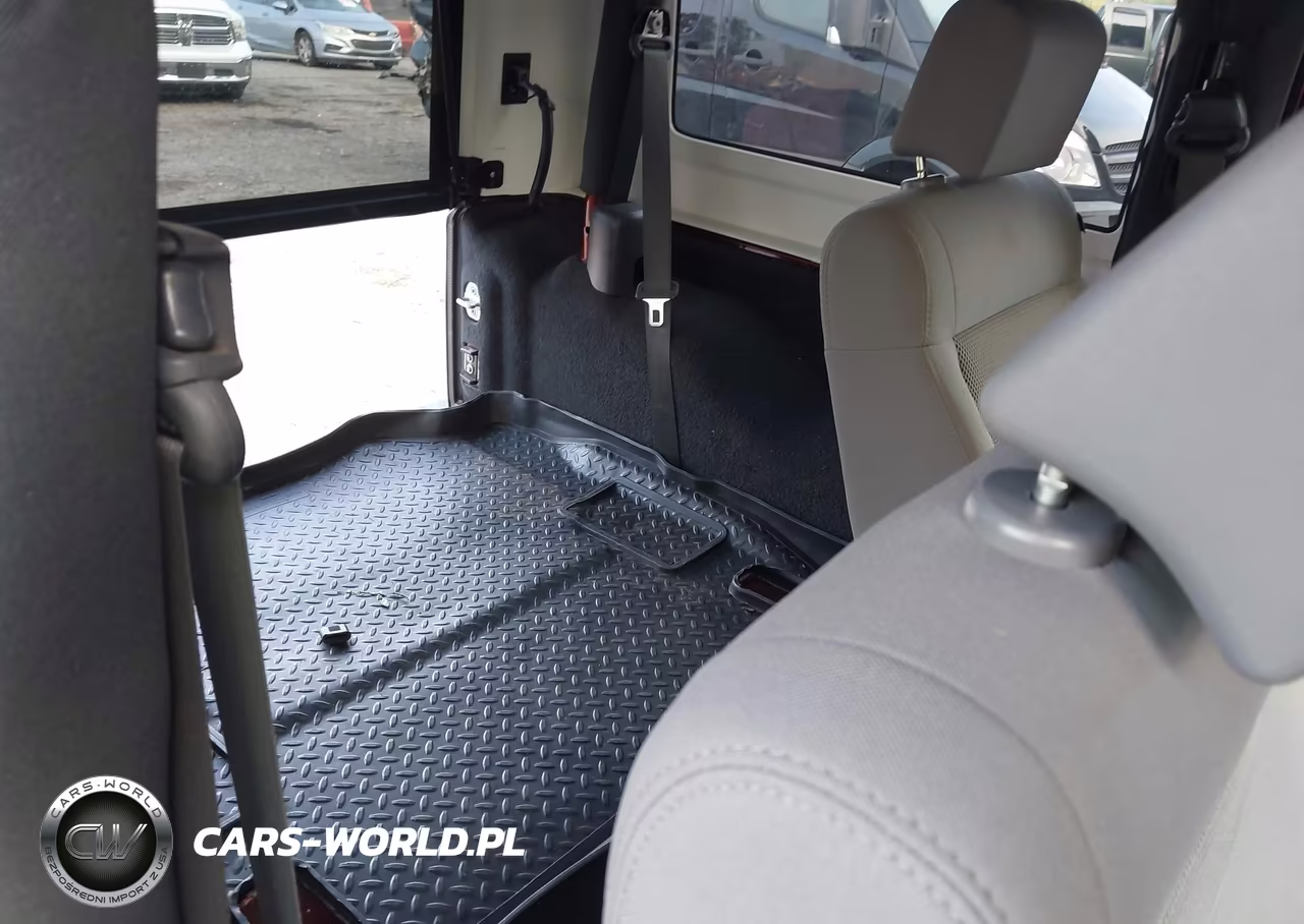 2008 Jeep Wrangler Sahara VIN:1J4FA541X8L594172 - 8