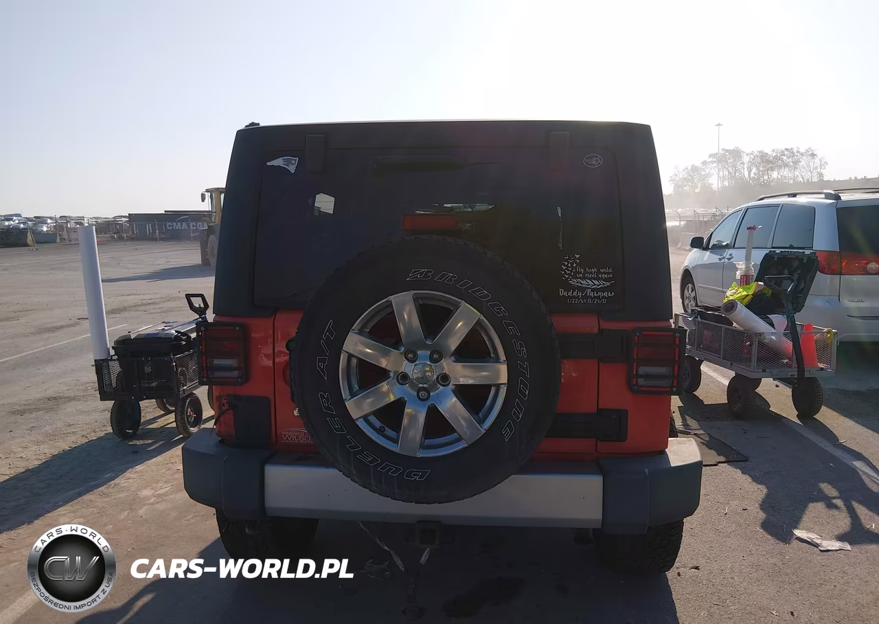 2013 Jeep Wrangler Unlimited Sahara VIN:1C4BJWEG5DL575651 - 17