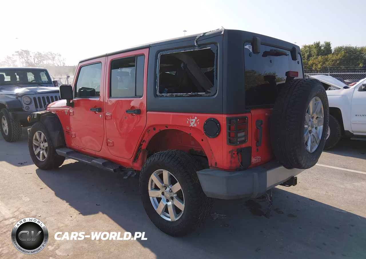 2013 Jeep Wrangler Unlimited Sahara VIN:1C4BJWEG5DL575651 - 3