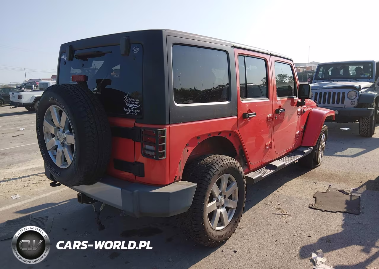 2013 Jeep Wrangler Unlimited Sahara VIN:1C4BJWEG5DL575651 - 4