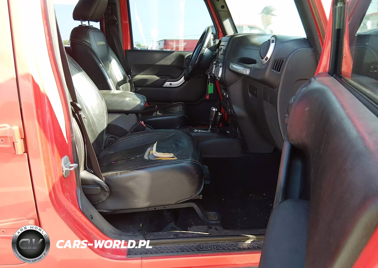2013 Jeep Wrangler Unlimited Sahara VIN:1C4BJWEG5DL575651 - 5