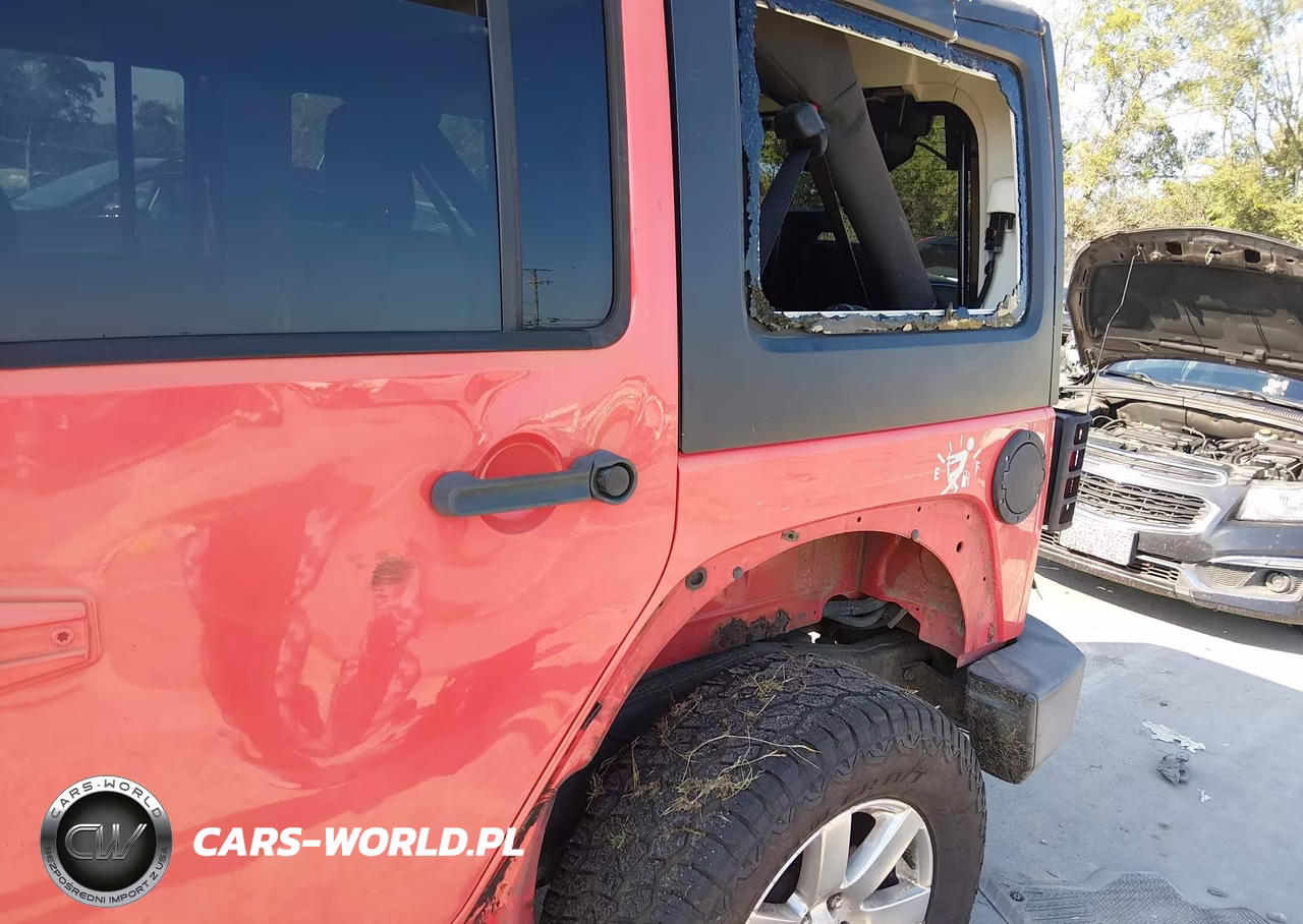 2013 Jeep Wrangler Unlimited Sahara VIN:1C4BJWEG5DL575651 - 6